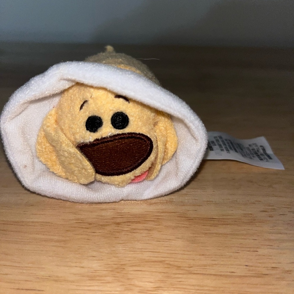 Disney Tsum Tsum. Dug W/ Cone. Movie Up. Mini 3.5”.